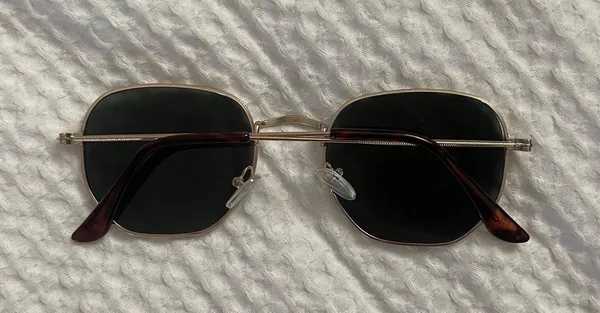 Gold framed retro sunglasses - Image 2