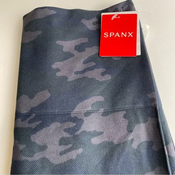 SPANX LOOK AT ME NOW BLACK CAMO LEGGING - Image 10