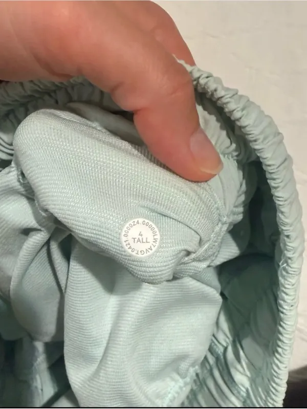 Lululemon Hotty Hot 4” Tall - Image 4