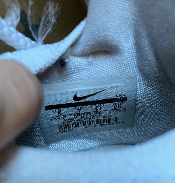 Nike Lebron Basketball Shoes - Image 4