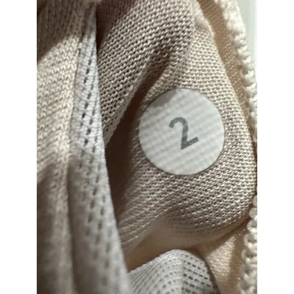 Lululemon Size 2 Womens White Lined Wireless Pull On Racer Back Sports Bra - Image 5