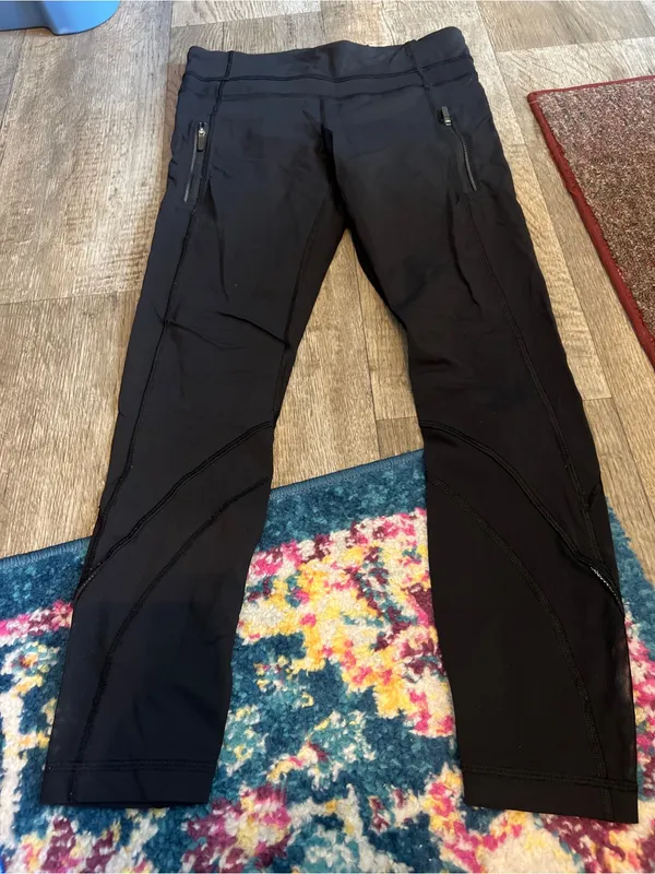 Lululemon black ankle mesh leggings size 6 - Image 7