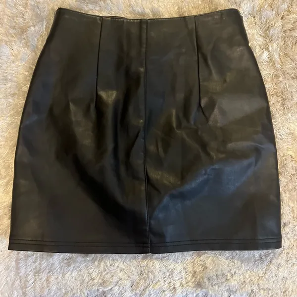 Forever 21 Faux leather skirt - Image 2