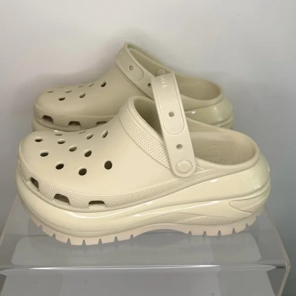 CROCS Classic Clog in Cream - Image 2
