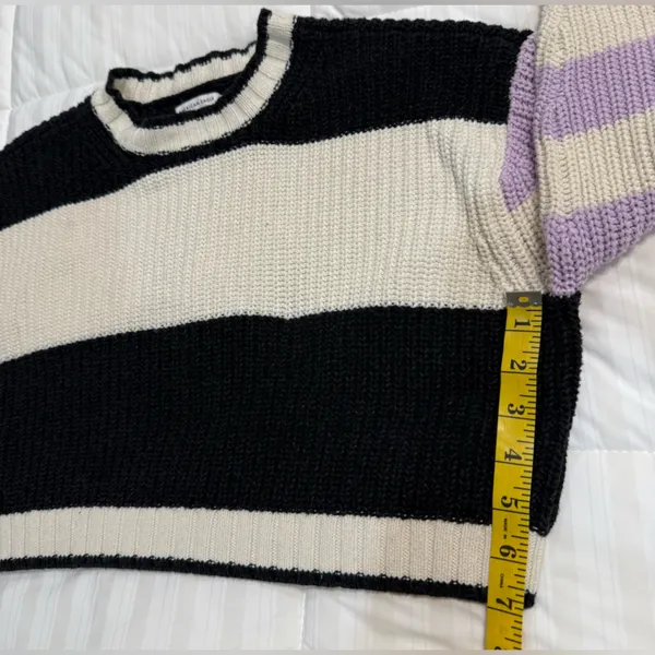 American Eagle Outfitters Black and Cream Lilac Knit Cropped Sweater - Image 5