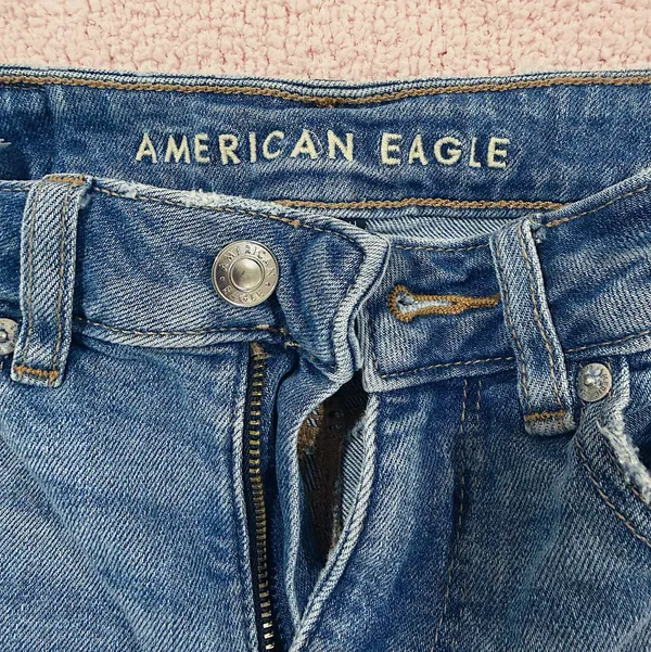 American Eagle High-Waisted Denim Shorts - Image 5