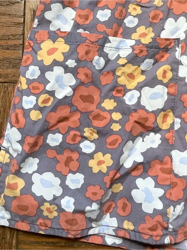 Zoe + Chloe Floral Scrub Top V-Neck Orange Grey White XL ~ Nurse Uniform Top - Image 4