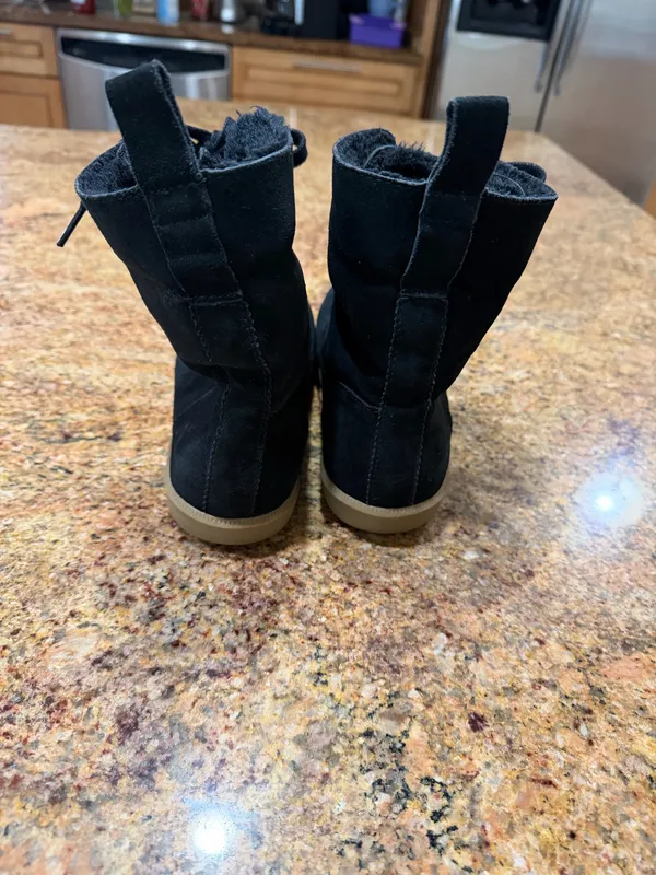 American Eagle 100% Genuine Cow Suede Black Sneaker Boots Sherpa Lined Size 9 - Image 4