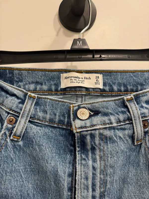Abercrombie Jeans - Image 3