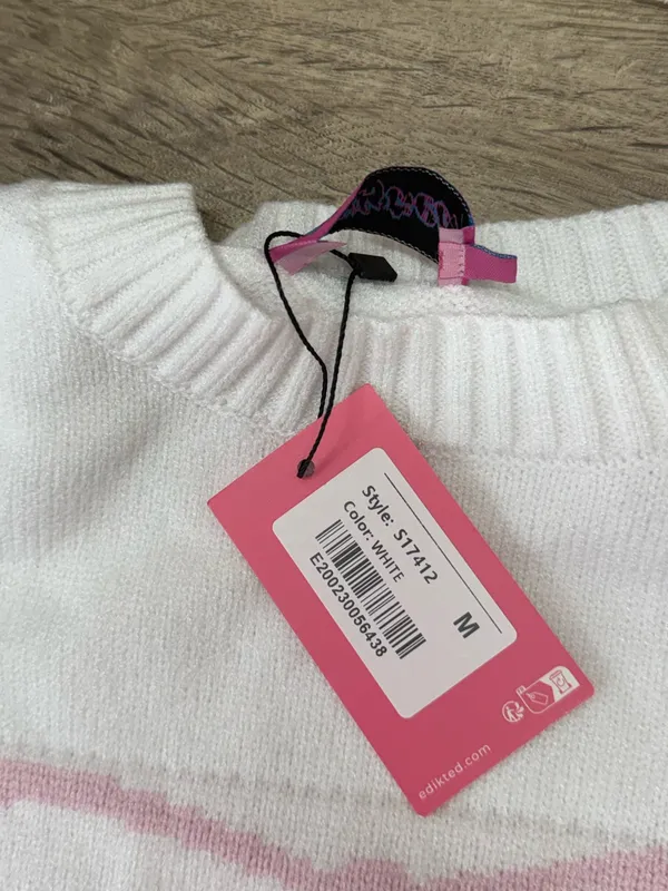Edikted White Cropped Bow
Sweater size medium NWT - Image 4