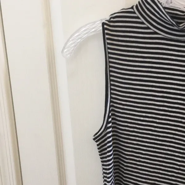 FINAL MARKDOWN Ladies gap top medium - Image 2