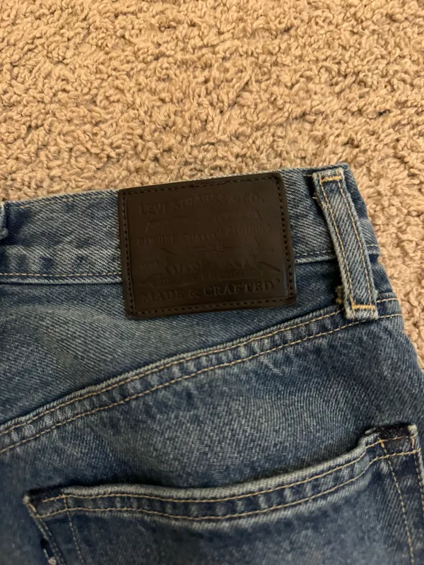 NWOT Levi Barrel Jeans - Image 8