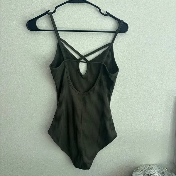 Charlotte Russe Olive Green Ribbed Strappy Keyhole Bodysuit Snap Crotch Size S‎ - Image 5