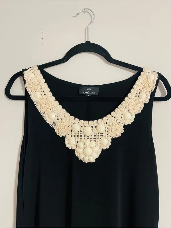 Vintage 90s Ronni Nicole Sleeveless Black Shift Dress Crochet Beaded Collar Sz 8 - Image 2