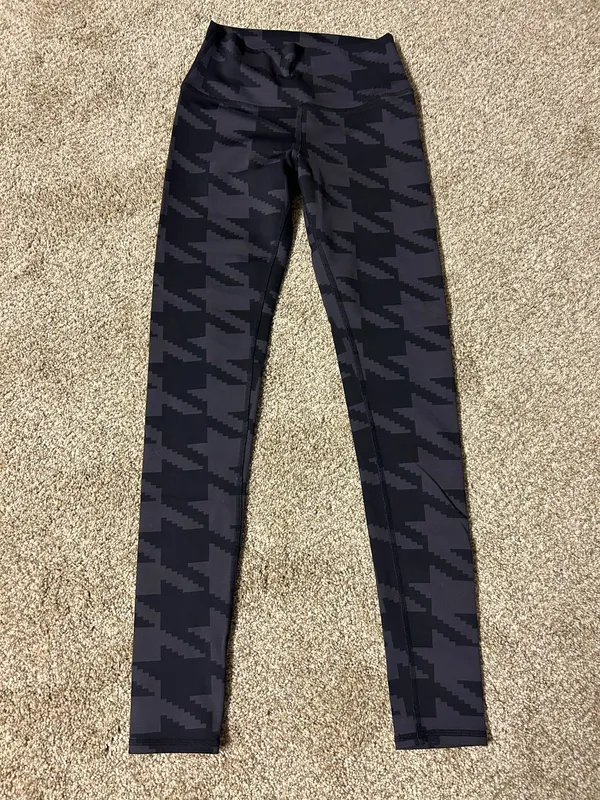 ALO Yoga High Waist Airbrush Houndstooth Legging Size Small RETAIL was $98 - Image 5