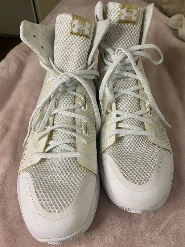 Under Armour UA Highlight Ace 2.0 White Gold Volleyball Womens Size 10 - Image 2