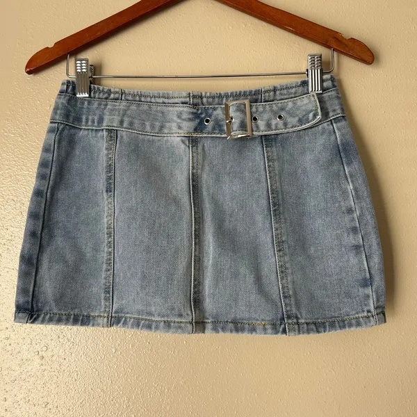 PrettyLittleThing Y2K Denim Buckle Micro Mini Skirt US Size 4 - Image 2
