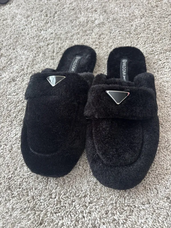 Windsor Brand New Black Slippers - Image 2