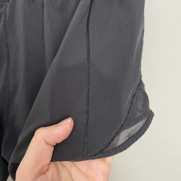 Lululemon Size 6 Black Hotty Hot Shorts Running Lined Workout 3.5" Inseam - Image 6