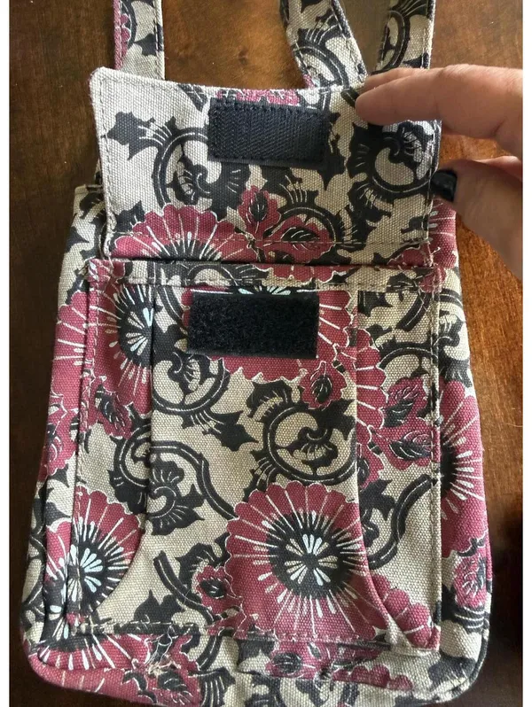 KAVU Floral Crossbody Sling Bag with Front Pocket - Image 4