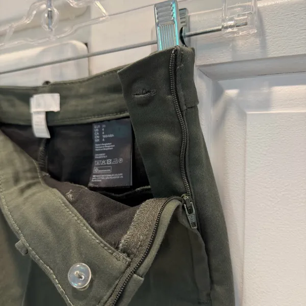 H&M Womens 4 Ankle Dress Pants Length Slim Olive Green Flat Front Side Zipper - Image 5