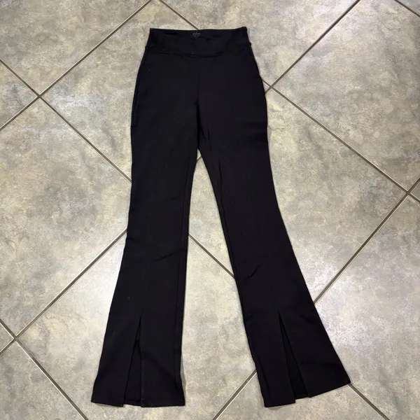 ALO YOGA Black High-Waist Flutter Legging XS Front Split Bootcut Outdoor Casual - Image 4