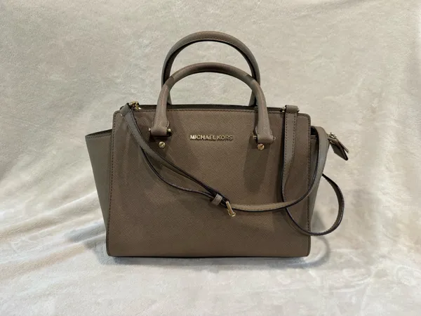 Michael Kors Selma Medium Satchel - Image 4
