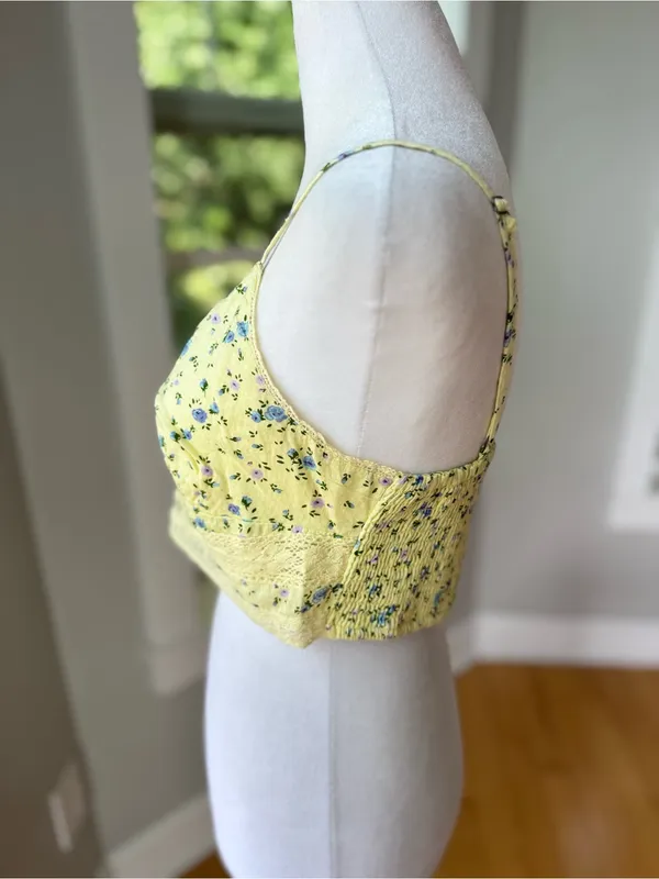 Aeropostale Yellow Blue Floral Smocked Cotton Cropped Cami Tank Top Sz Medium - Image 2