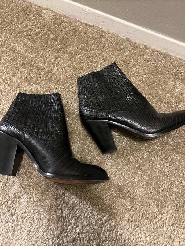 ASH IIona Pull on Heeled leather embossed ankle bootie 39‎ - Image 4