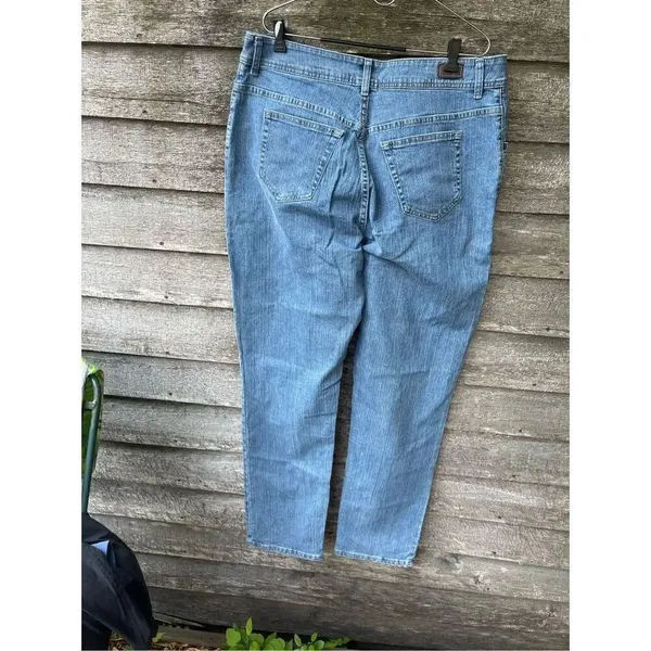 NWT Riders by Lee relaxed fit 18L 33”inseam instantly slims you. Lighter wash. - Image 3