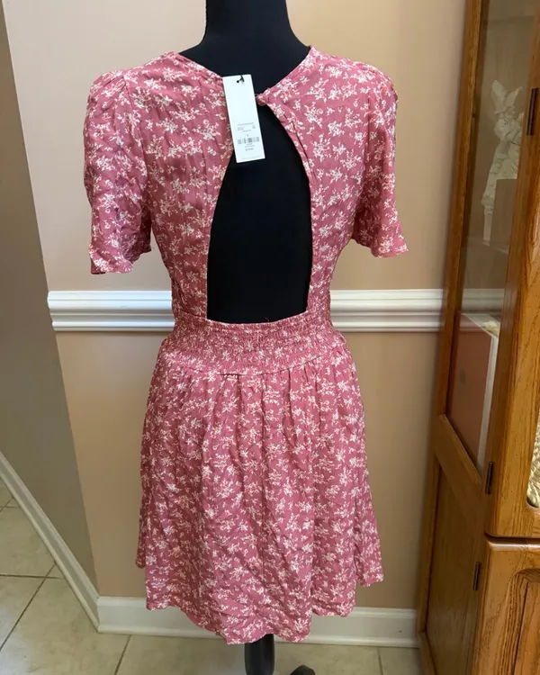 Francesca’s Gabrielle Floral Short Sleeve Mini Dress - Image 4