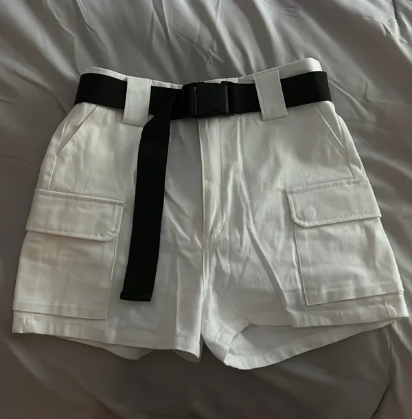 White shorts - Image 2