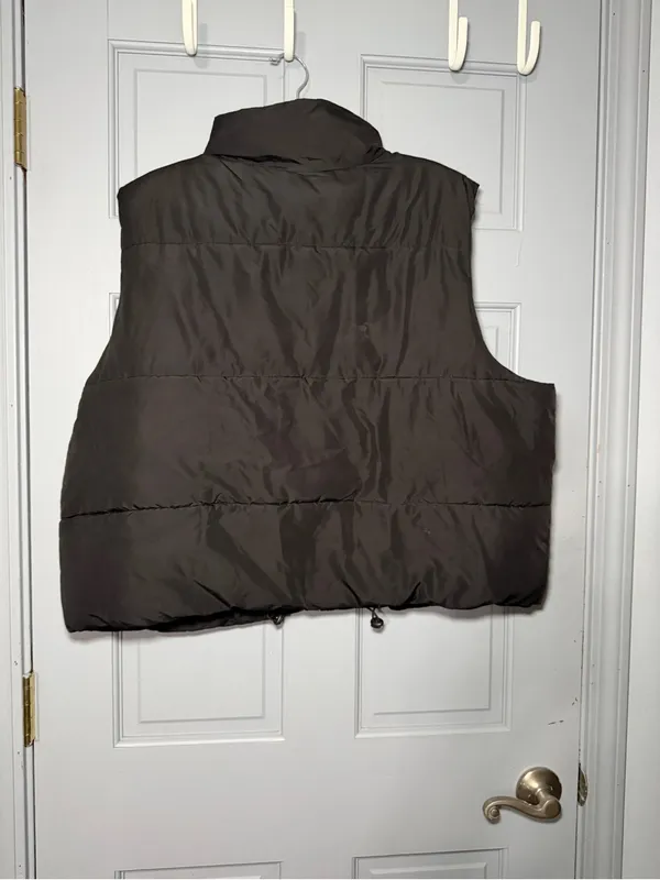 No Boundaries Black Quilted Puffer Vest - Zip Front - Image 3