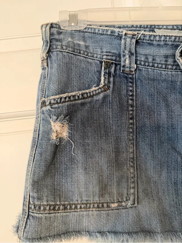 Vintage Abercrombie & Fitch Light Wash Distressed Denim Mini Skirt Size 6 - Image 3
