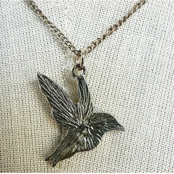 Flying bird pendant necklace Gold - Image 4
