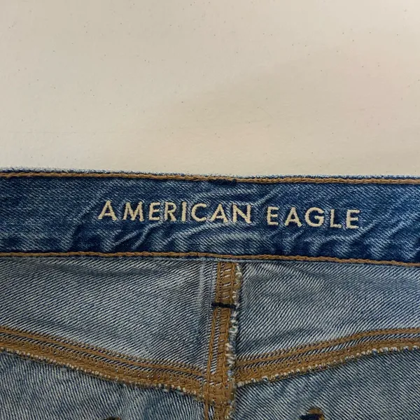 EUC American Eagle women’s medium‎ wash distressed hem short jeans size 4 - Image 7