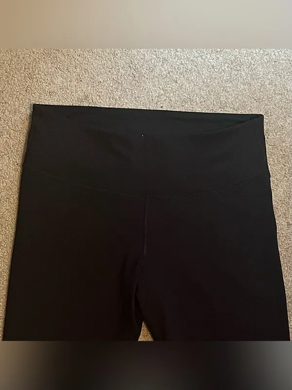 Old Navy Active Women’s Elevate Go-Dry Black High-rise Cropped Leggings - Image 3