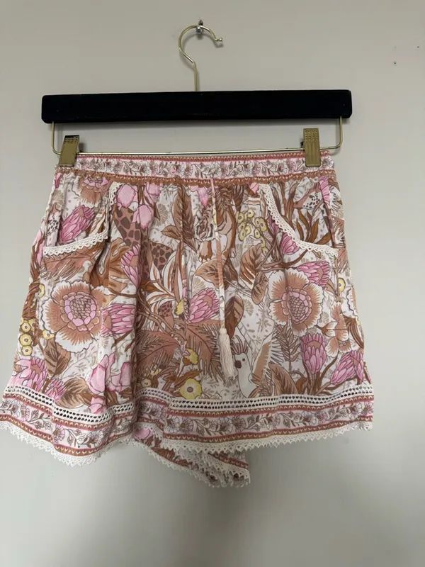 High-Waist Floral Pink & Tan Drawstring Shorts with Lace Trim - Image 2