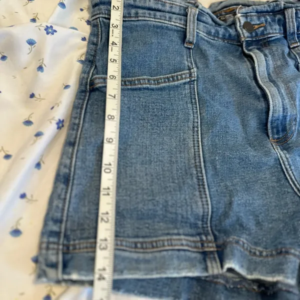 Abercrombie & Fitch Sz:32/14 Mall Brand high waited denim shorts ruffled waist. - Image 4