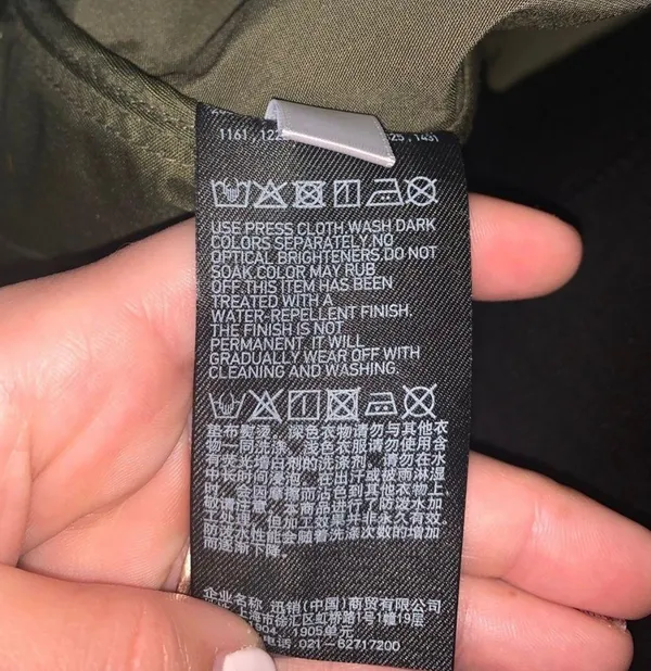 Uniqlo Womens Rain Jacket - Image 4