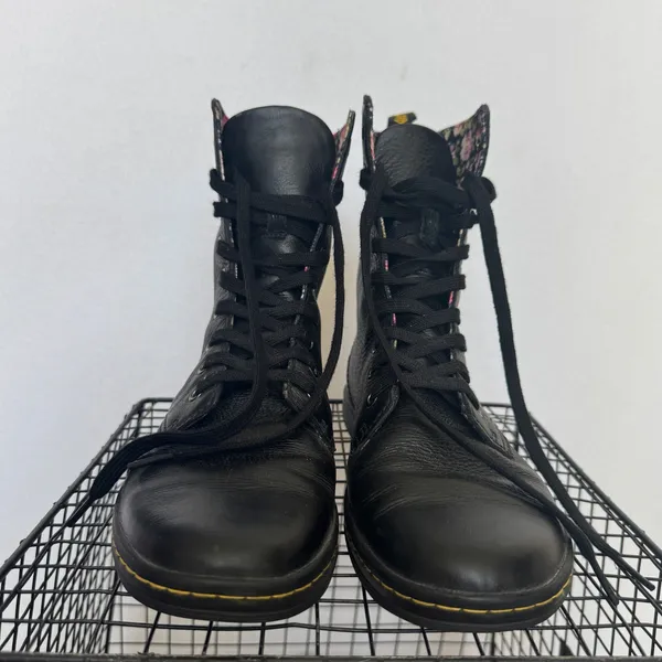 Dr. Martens Stratford Black Leather Floral Fold Down Boots Women’s 8 EU 39 - Image 9