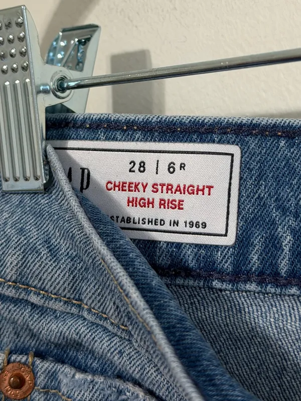 Gap High Rise Cheeky Straight Jean Size 27 28 Or 4-6 - Image 3