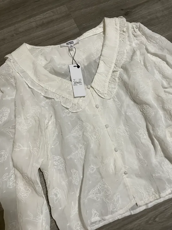 BB Dakota Steve Madden Floral/ Lace White Blouse - Image 4