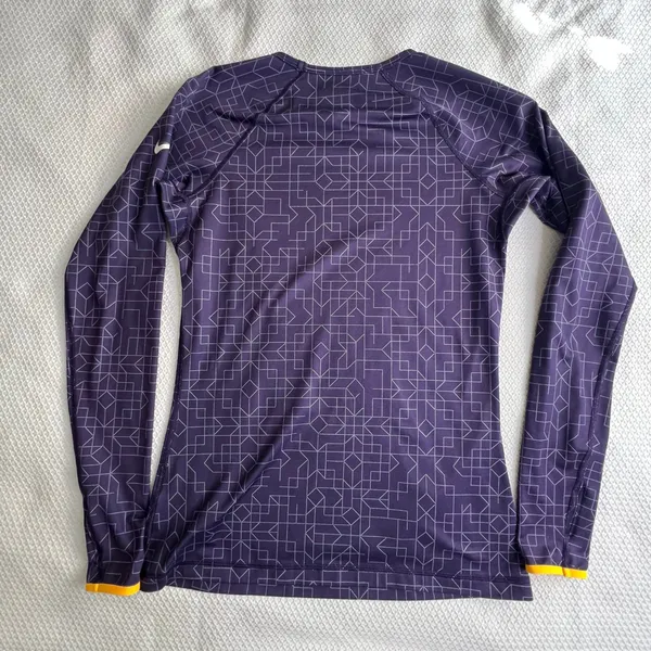 Nike Pro Women's Size‎ Medium Long Sleeve Geometric Print Athletic Top Purple - Image 7