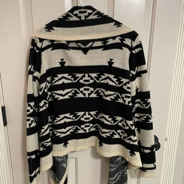 Moon Collection Aztec Print Black & Cream Chunky Knit Cardigan L - Image 12