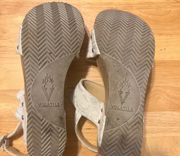 Volatile pre-owned white animal print sandals - worn once - white size 6 - Image 5