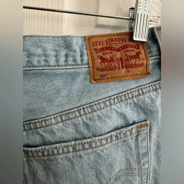 Levi’s denim distressed 501 shorts size 33 - Image 3