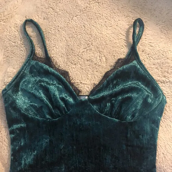 🎉4 for $20 A3 Design Green Velvet Bodysuit, size small - Image 2
