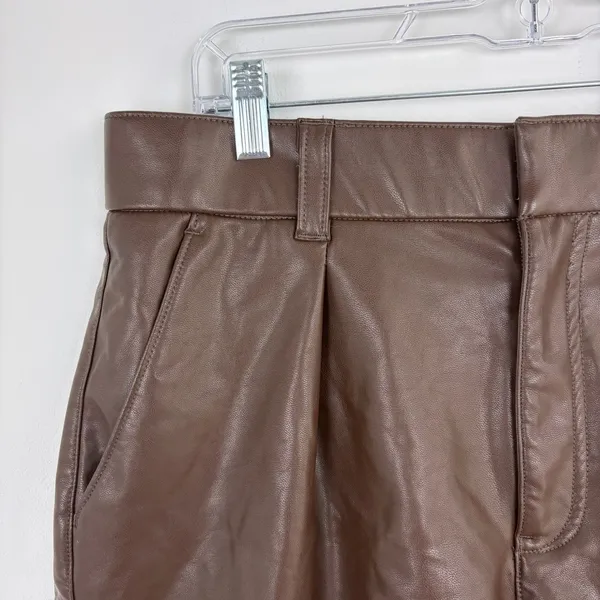 Abercrombie & Fitch Vegan Leather Pleated Short High Rise Structured Brown Large - Image 3