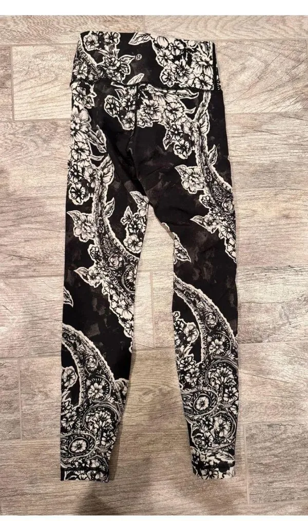 Lululemon Wunder Under High-Rise Tight *Engineered Full-On Luxtreme 28" Painted Paisley Wunder Under Silver Ice Black - Image 3